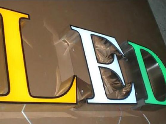 中江介绍LED招牌的基础知识。